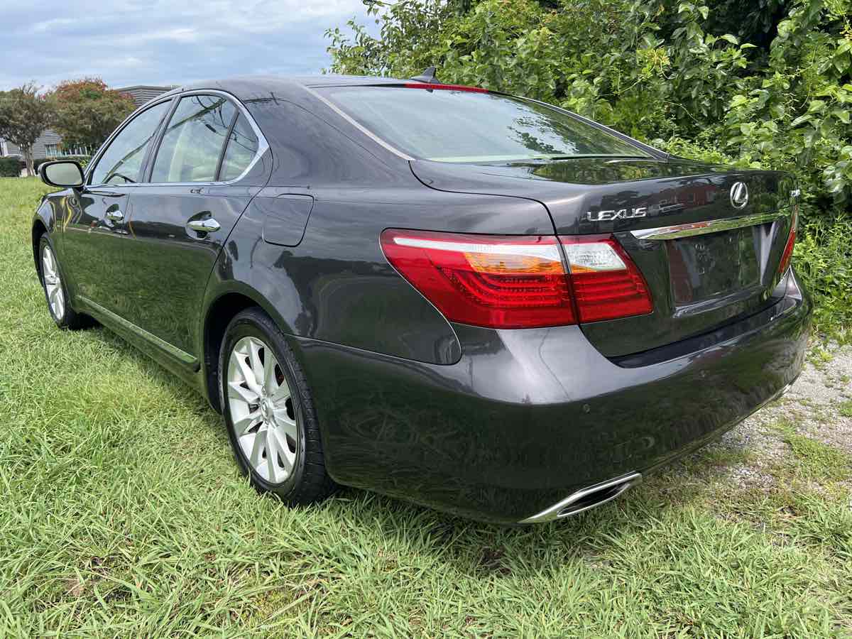 2010 Lexus LS 460 photo 4