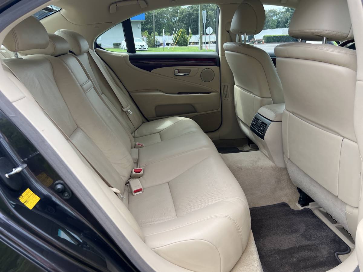 2010 Lexus LS 460 photo 13