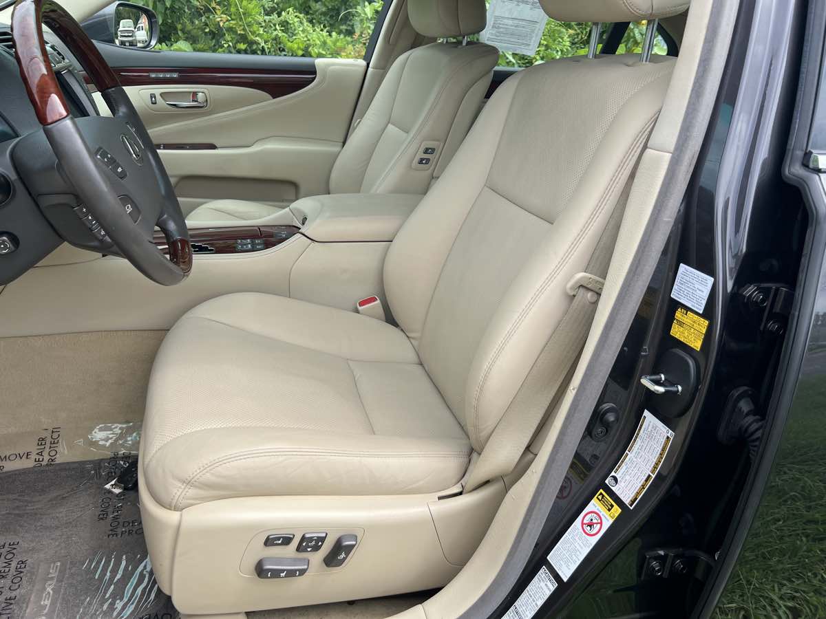 2010 Lexus LS 460 photo 9