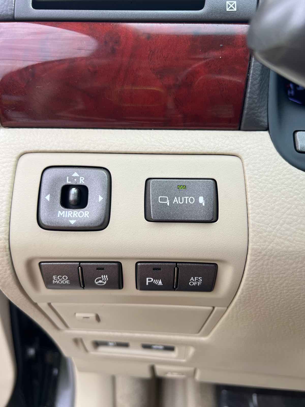 2010 Lexus LS 460 photo 7
