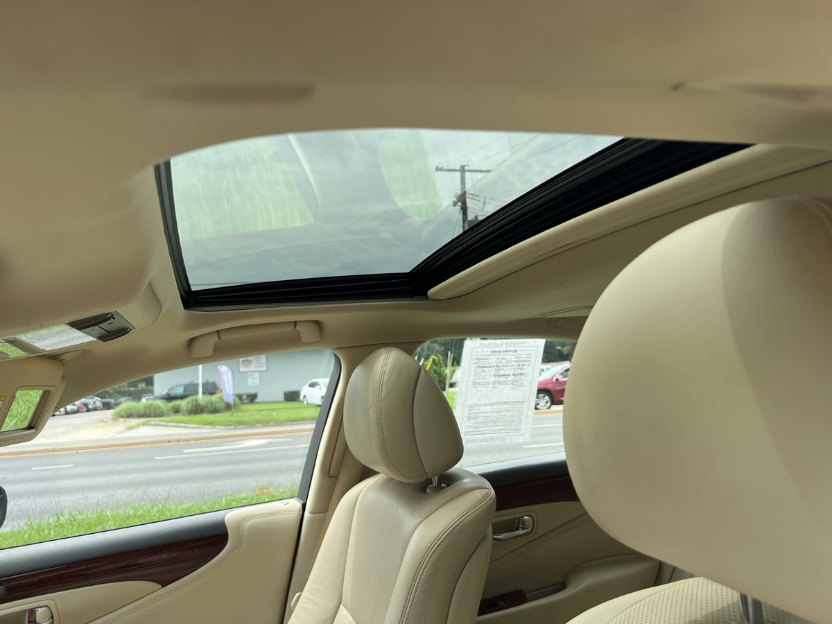 2010 Lexus LS 460 photo 5
