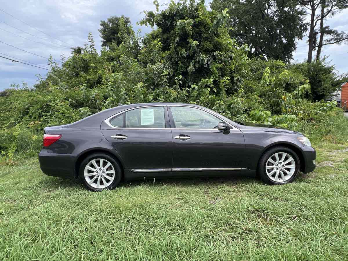 2010 Lexus LS 460 photo 8