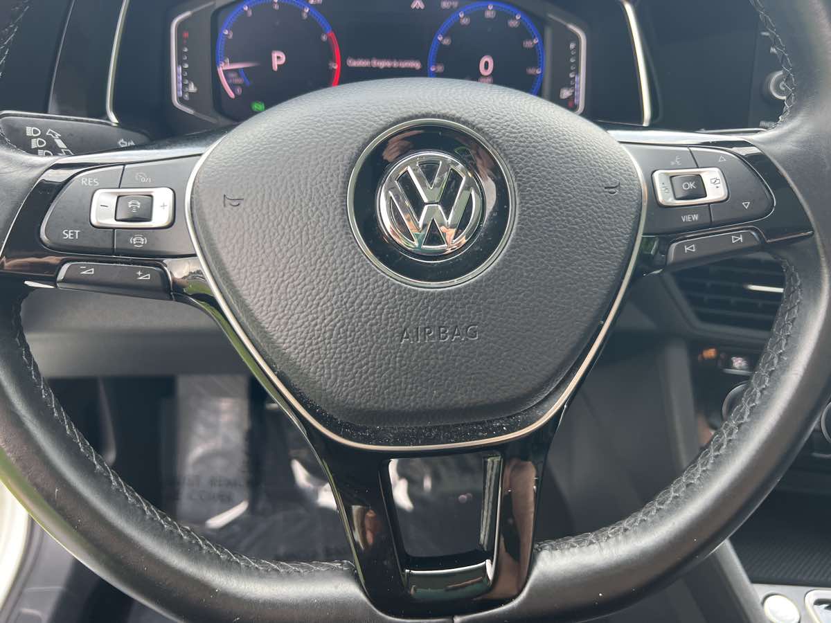 2019 Volkswagen Jetta SEL photo 2