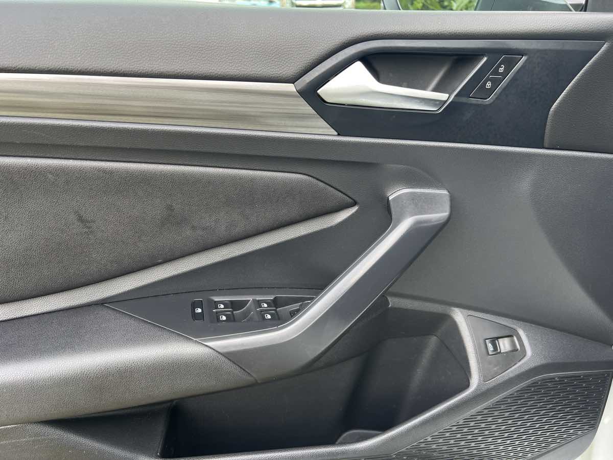 2019 Volkswagen Jetta SEL photo 9