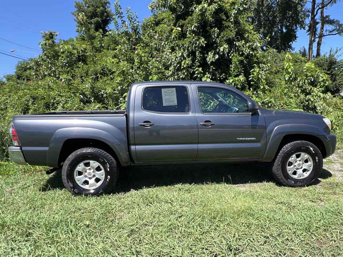2009 Toyota Tacoma SR5 photo 11