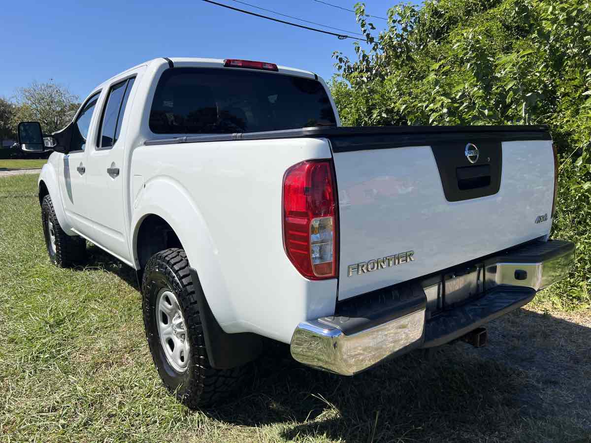 2016 Nissan Frontier S photo 3