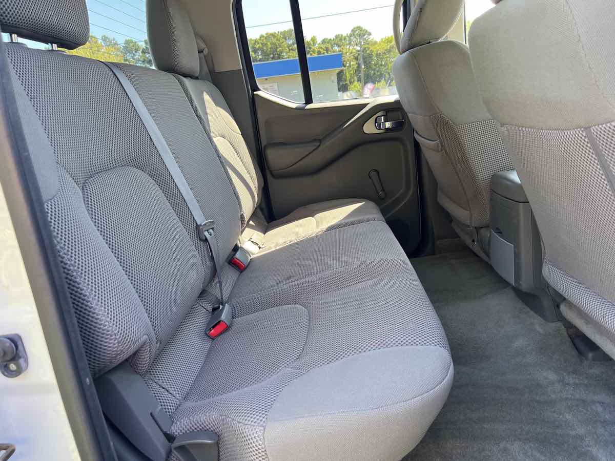 2016 Nissan Frontier S photo 10