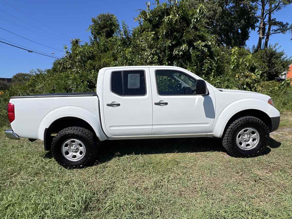 2016 Nissan Frontier S photo 9