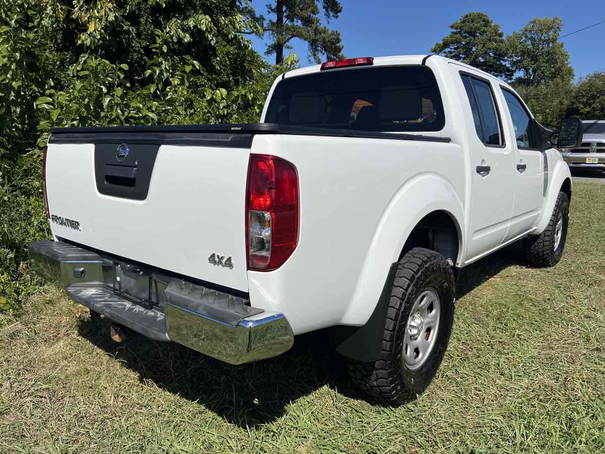 2016 Nissan Frontier S photo 11