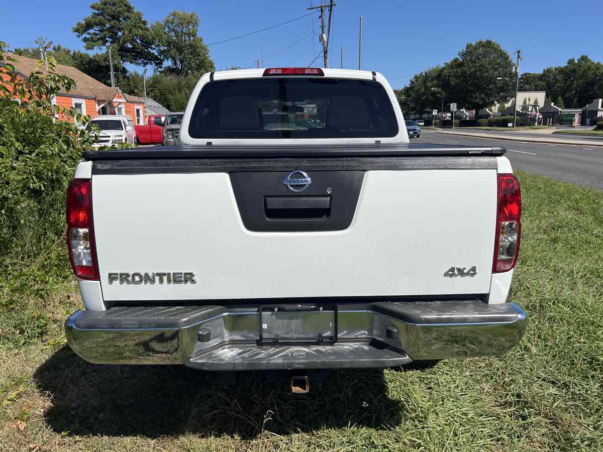 2016 Nissan Frontier S photo 13