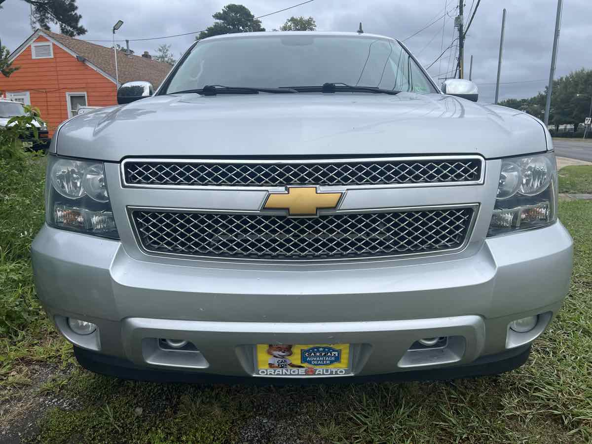 2014 Chevrolet Suburban LTZ photo 8
