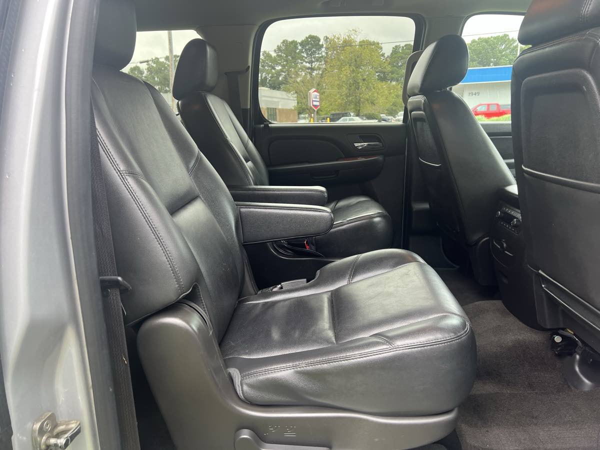 2014 Chevrolet Suburban LTZ photo 13