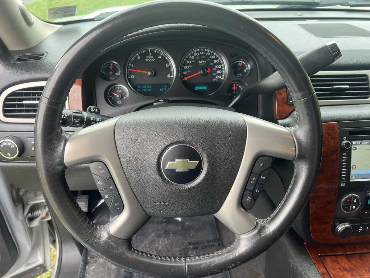 2014 Chevrolet Suburban LTZ photo 2