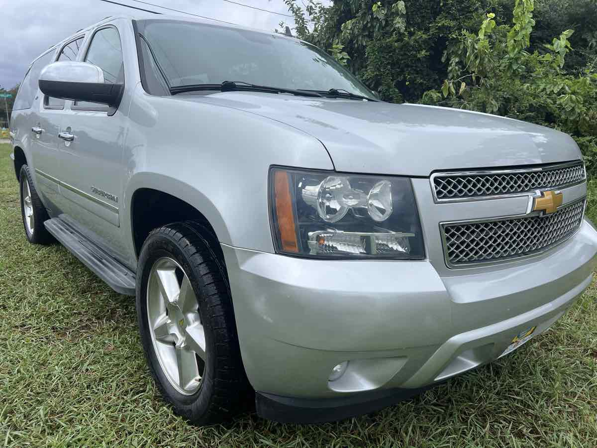 2014 Chevrolet Suburban LTZ photo 10