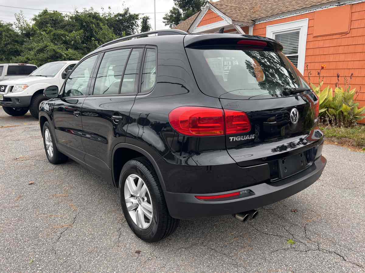 2015 Volkswagen Tiguan S photo 5