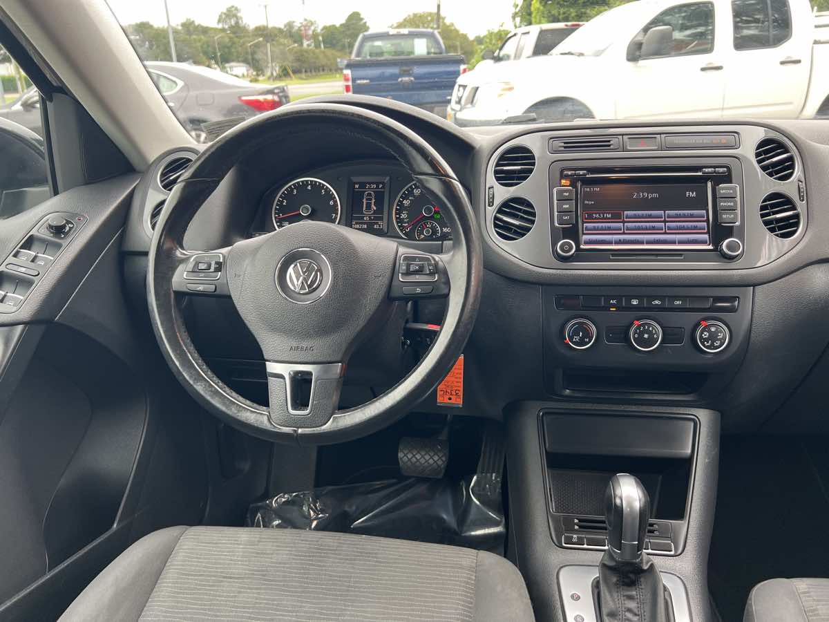 2015 Volkswagen Tiguan S photo 2
