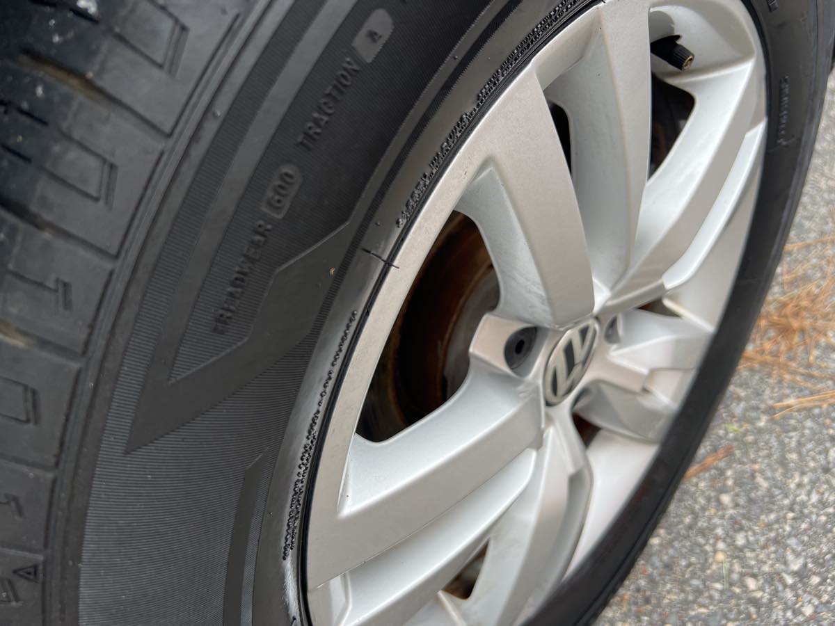 2015 Volkswagen Tiguan S photo 16