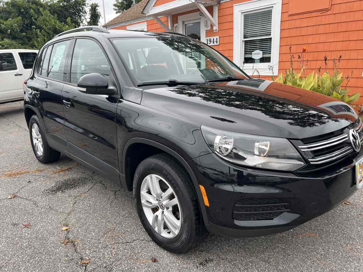 2015 Volkswagen Tiguan S photo 9