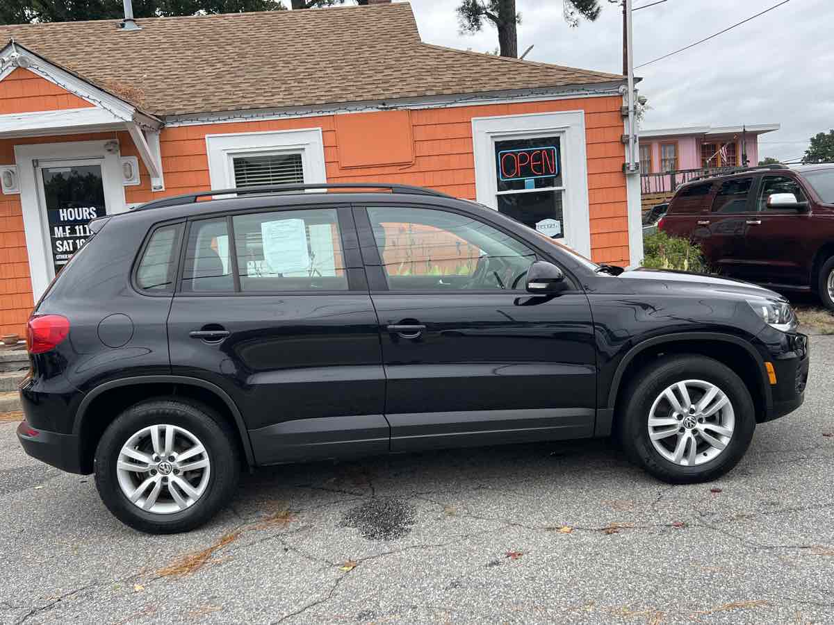 2015 Volkswagen Tiguan S photo 11