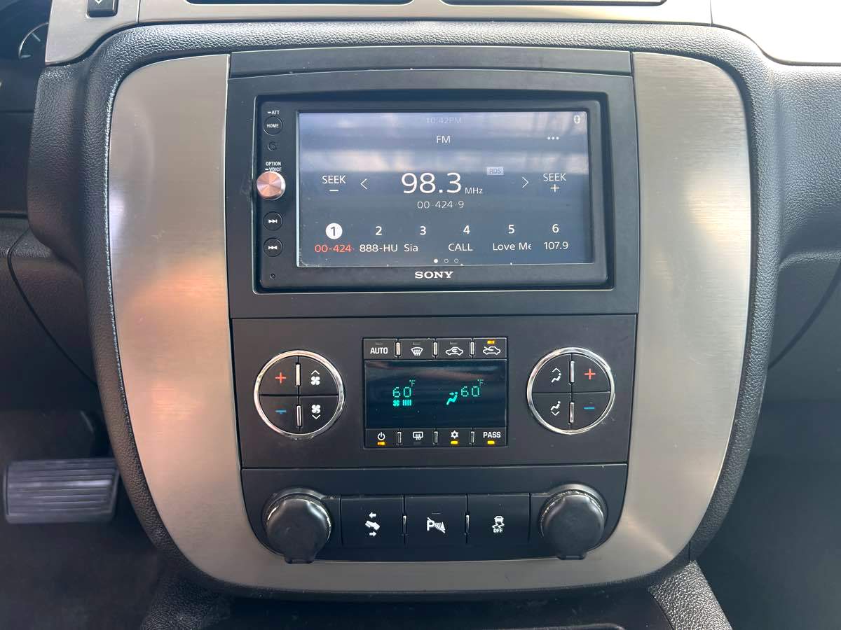 2012 Chevrolet Avalanche LT photo 4