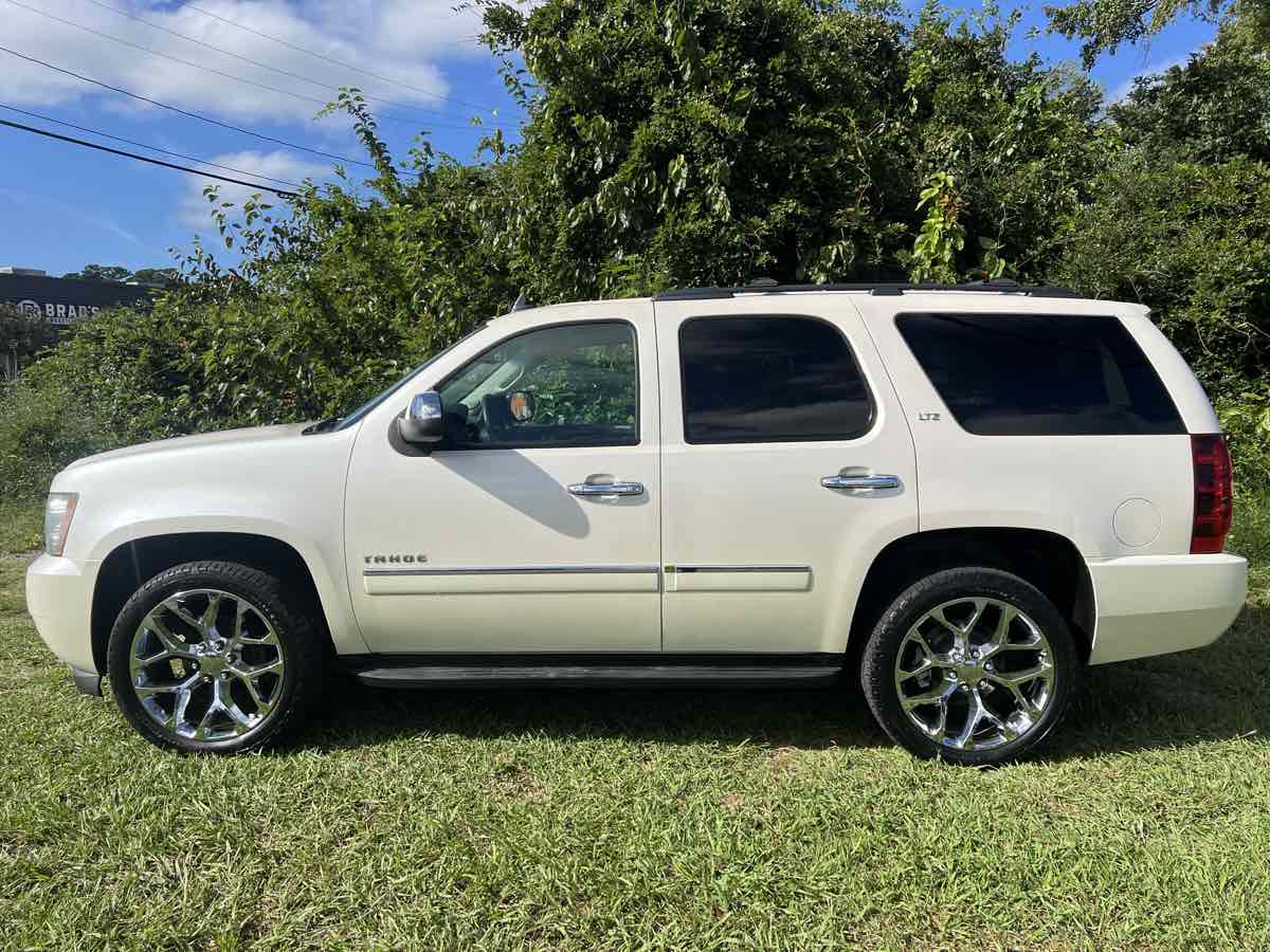 2013 Chevrolet Tahoe LTZ photo 3