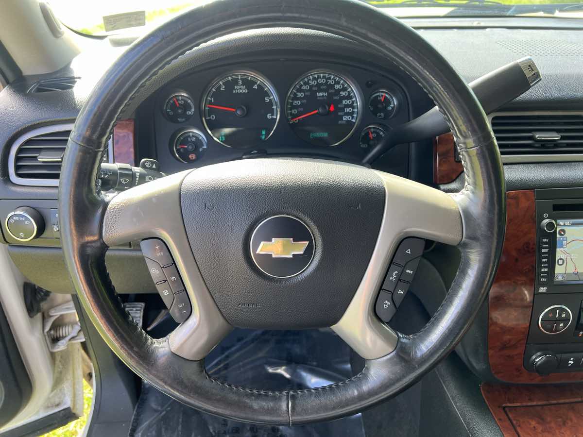 2013 Chevrolet Tahoe LTZ photo 2
