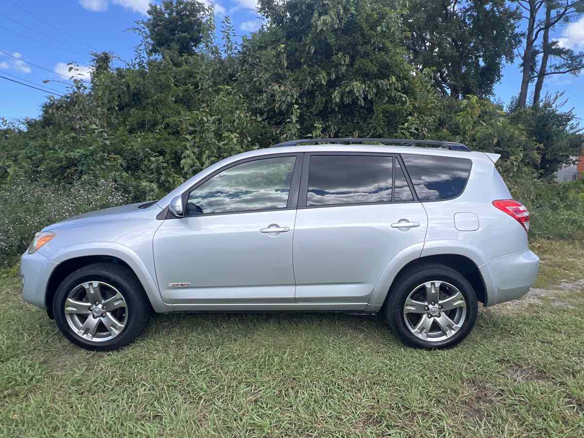 2010 Toyota RAV4 Sport photo 4