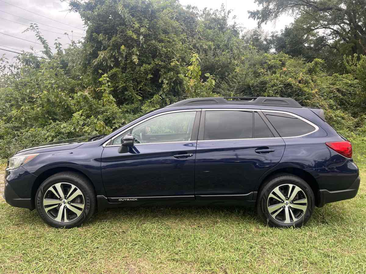 2018 Subaru Outback Limited photo 3