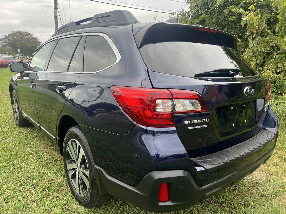 2018 Subaru Outback Limited photo 4