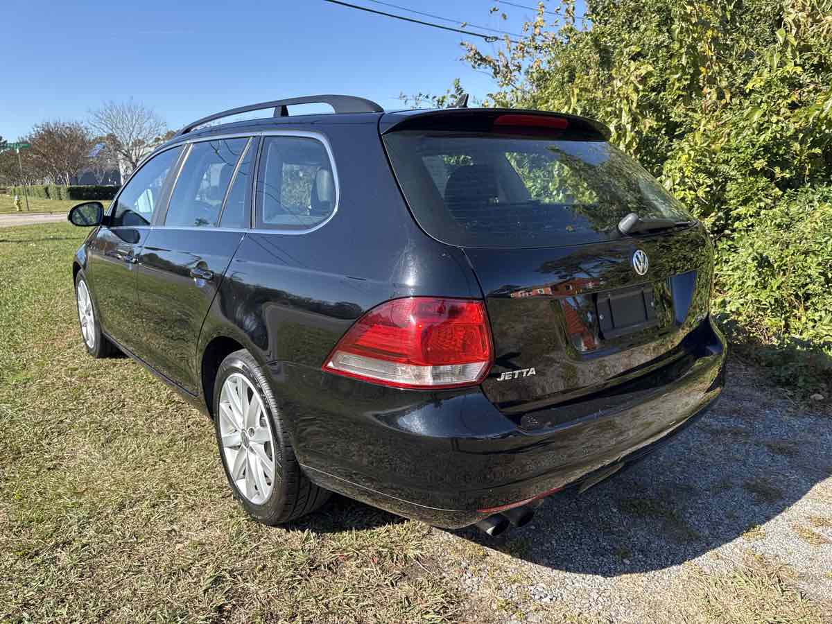 2013 Volkswagen Jetta SportWagen SE photo 3