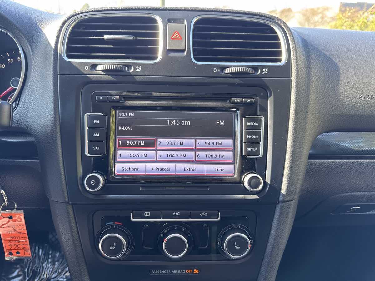 2013 Volkswagen Jetta SportWagen SE photo 2