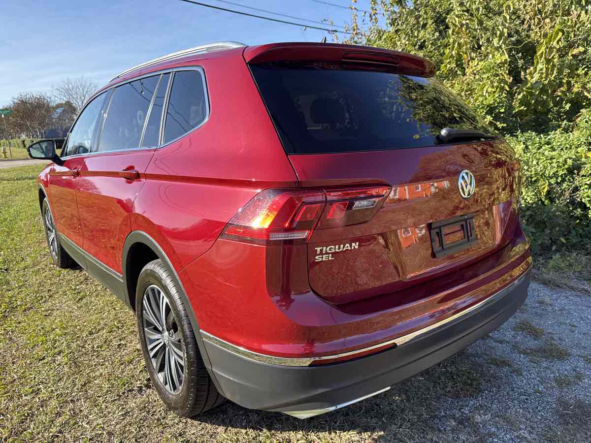 2018 Volkswagen Tiguan SEL photo 3