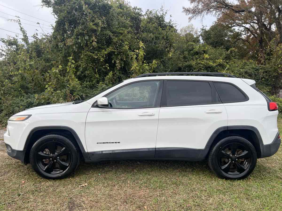 2015 Jeep Cherokee Latitude Altitude photo 2