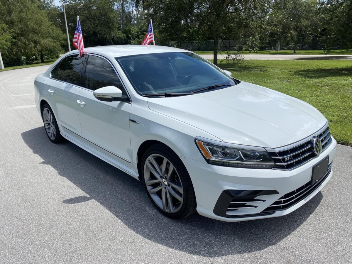 2017 Volkswagen Passat R-Line w/Comfort Pkg