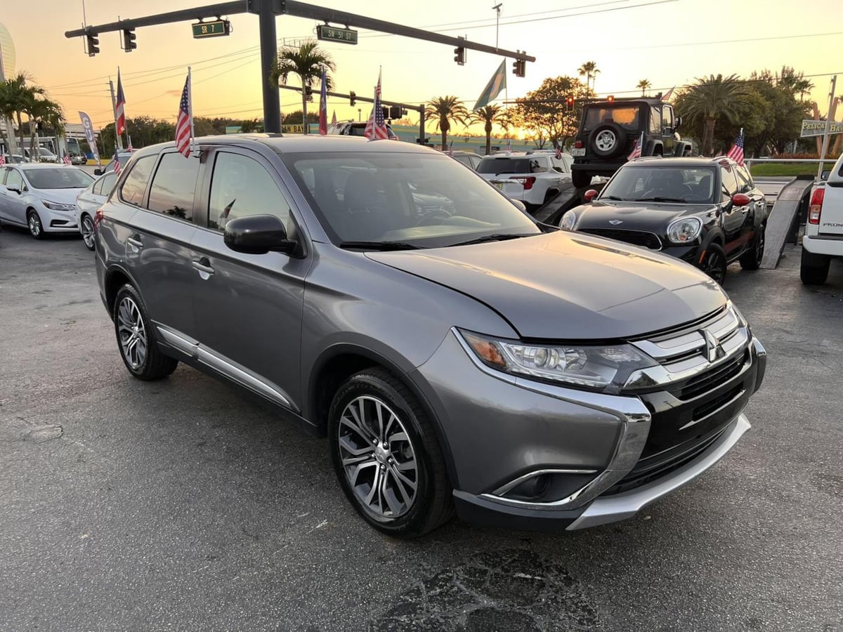 2018 Mitsubishi Outlander ES