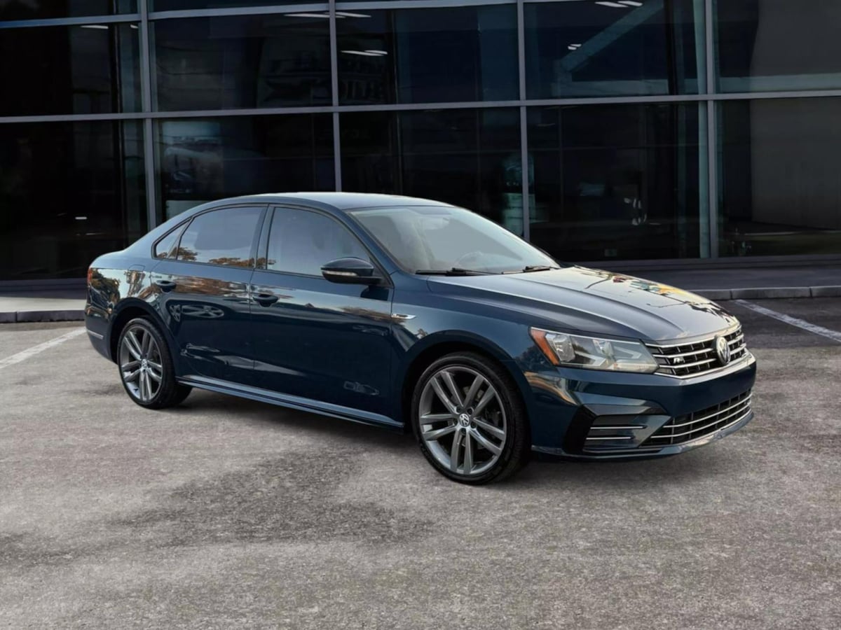 2018 Volkswagen Passat R-Line