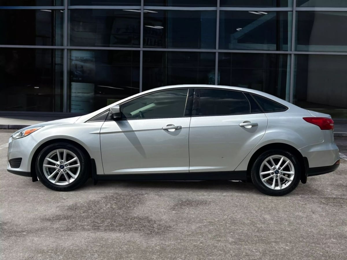 2018 Ford Focus SE - Photo 2