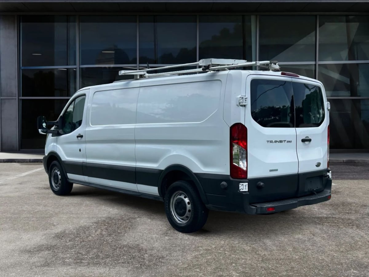 2015 Ford Transit Base - Photo 4