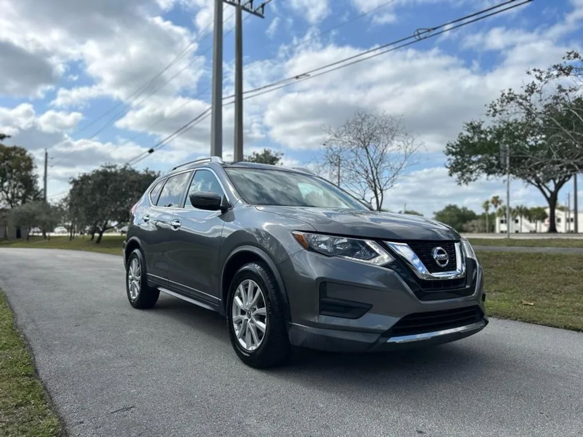 2017 Nissan Rogue SV FWD's photo