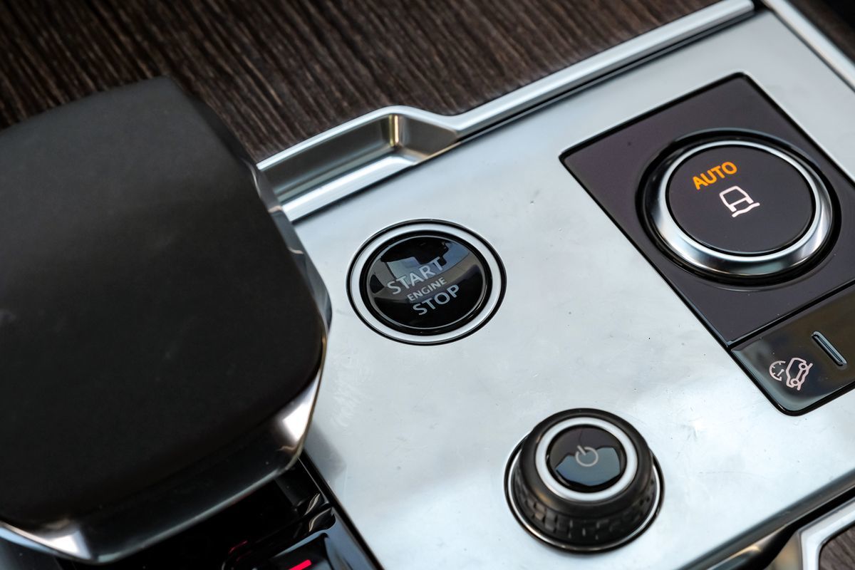 2023 Land Rover Range Rover SE photo 31
