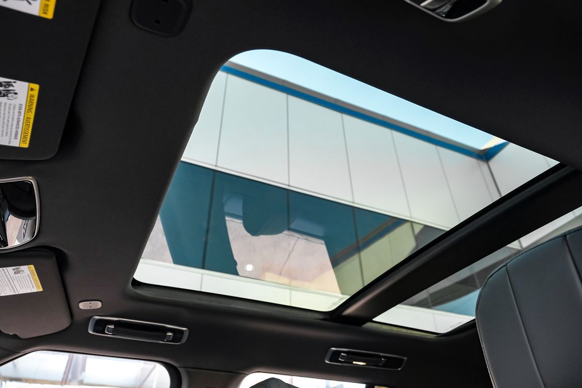 2023 Land Rover Range Rover SE photo 14