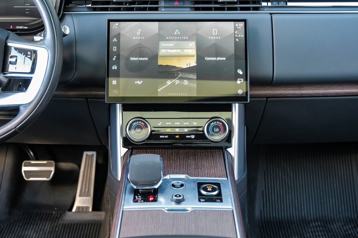 2023 Land Rover Range Rover SE photo 28
