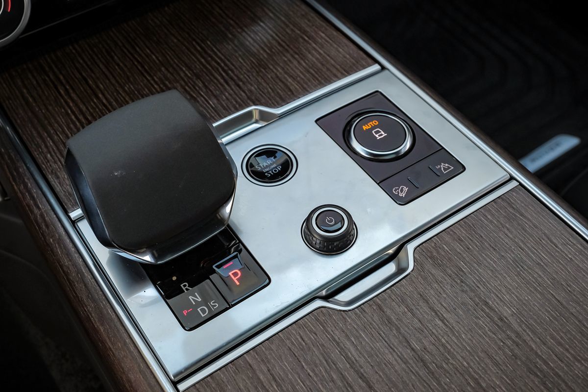 2023 Land Rover Range Rover SE photo 29
