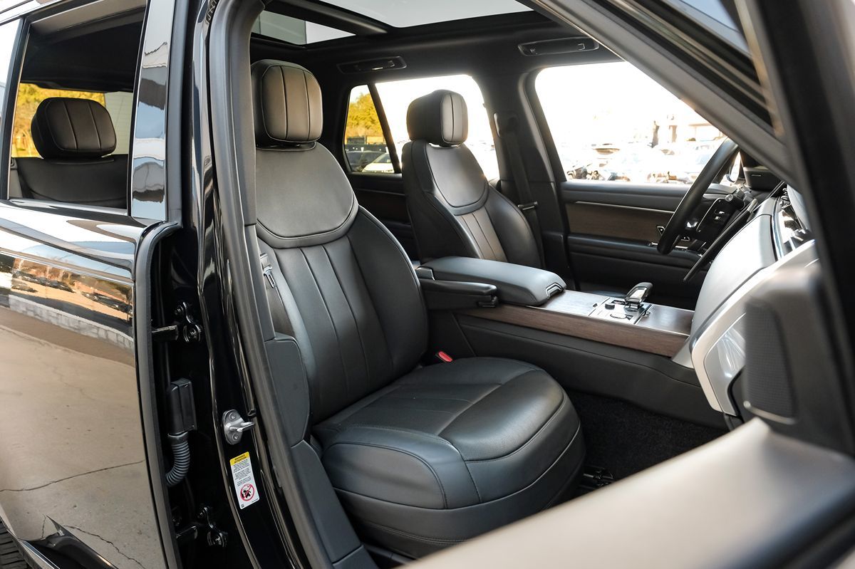 2023 Land Rover Range Rover SE photo 35