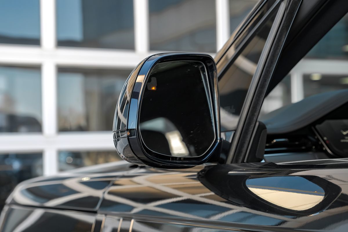 2023 Land Rover Range Rover SE photo 43