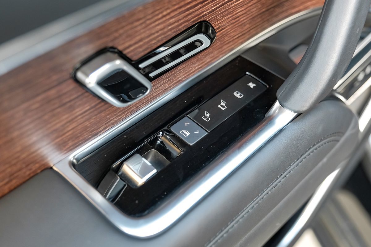 2023 Land Rover Range Rover SE photo 47