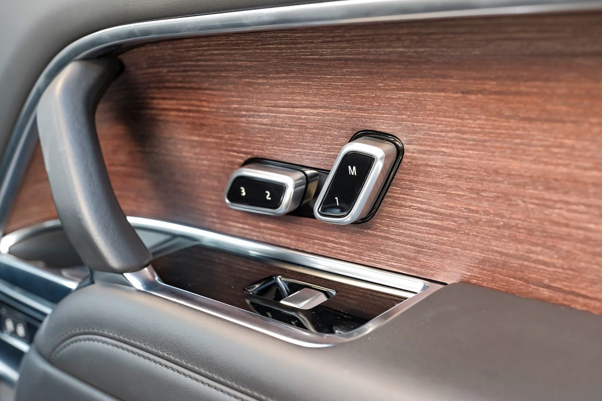 2023 Land Rover Range Rover SE photo 44