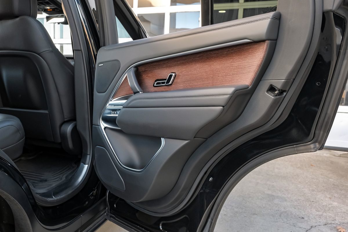 2023 Land Rover Range Rover SE photo 49