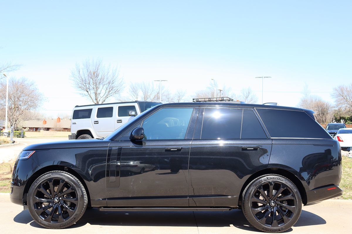 2023 Land Rover Range Rover SE photo 8