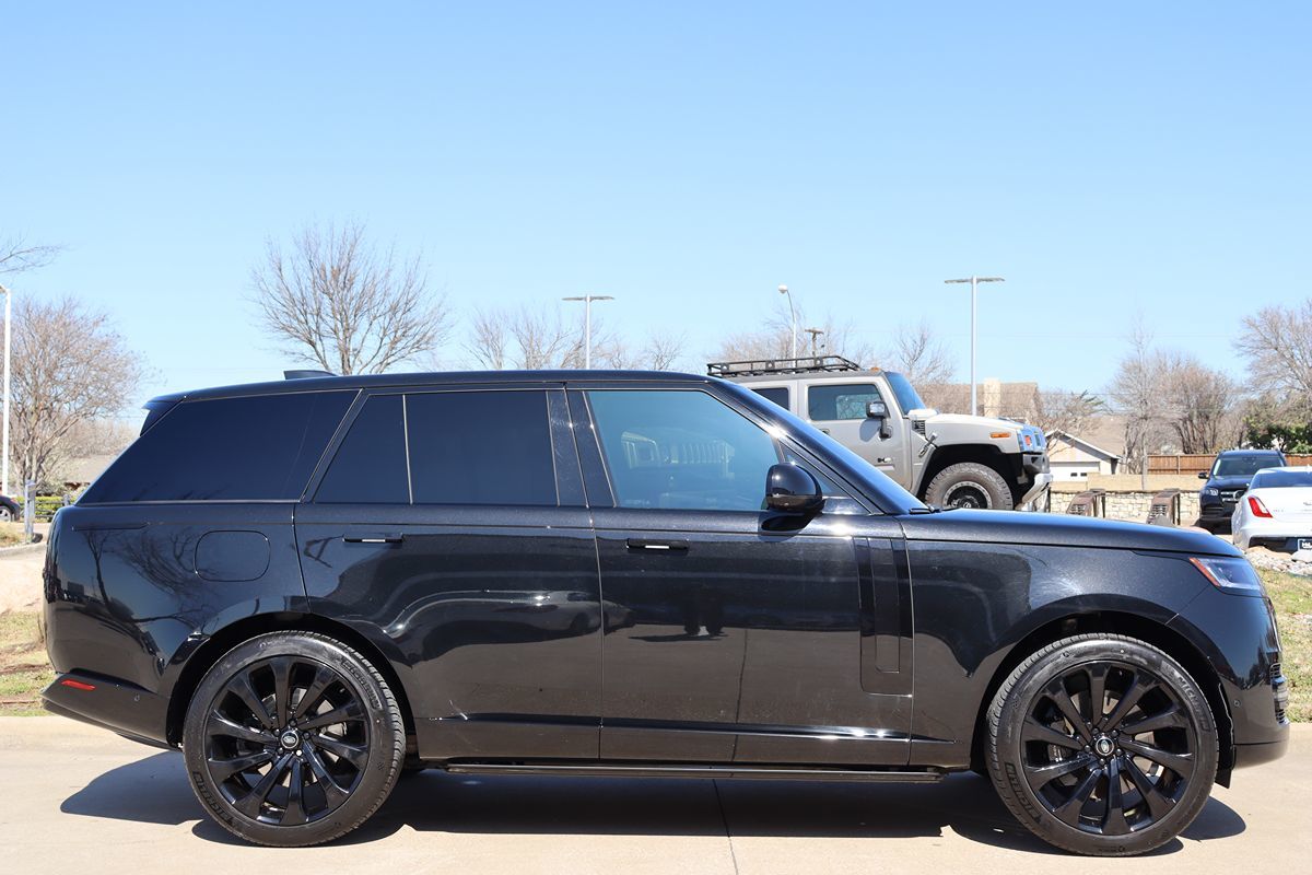 2023 Land Rover Range Rover SE photo 7